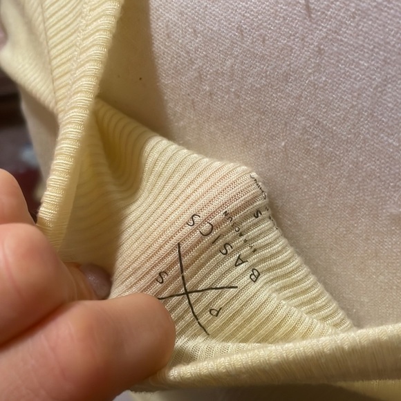 Pacsun basics yellow vneck soft T - Picture 4 of 4